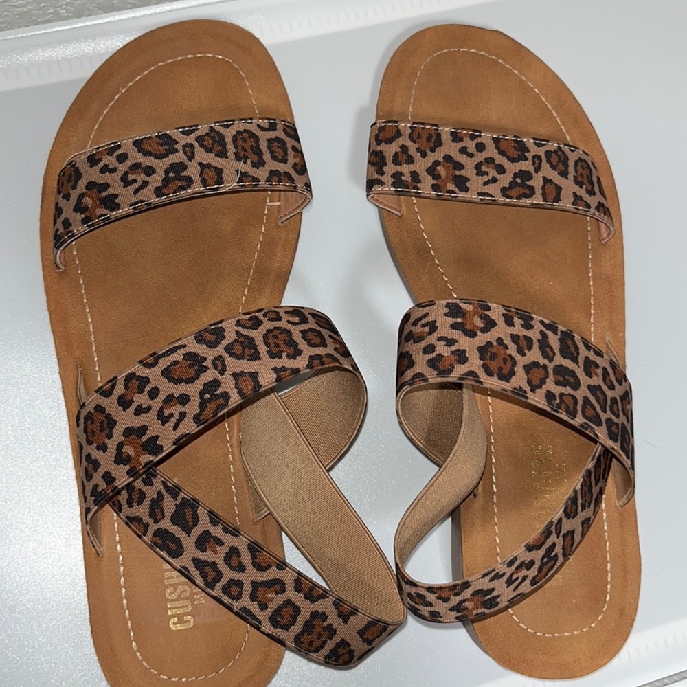 Cheetah print sandals 🐆